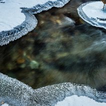 Zufrierender Bach Steinwasenbach